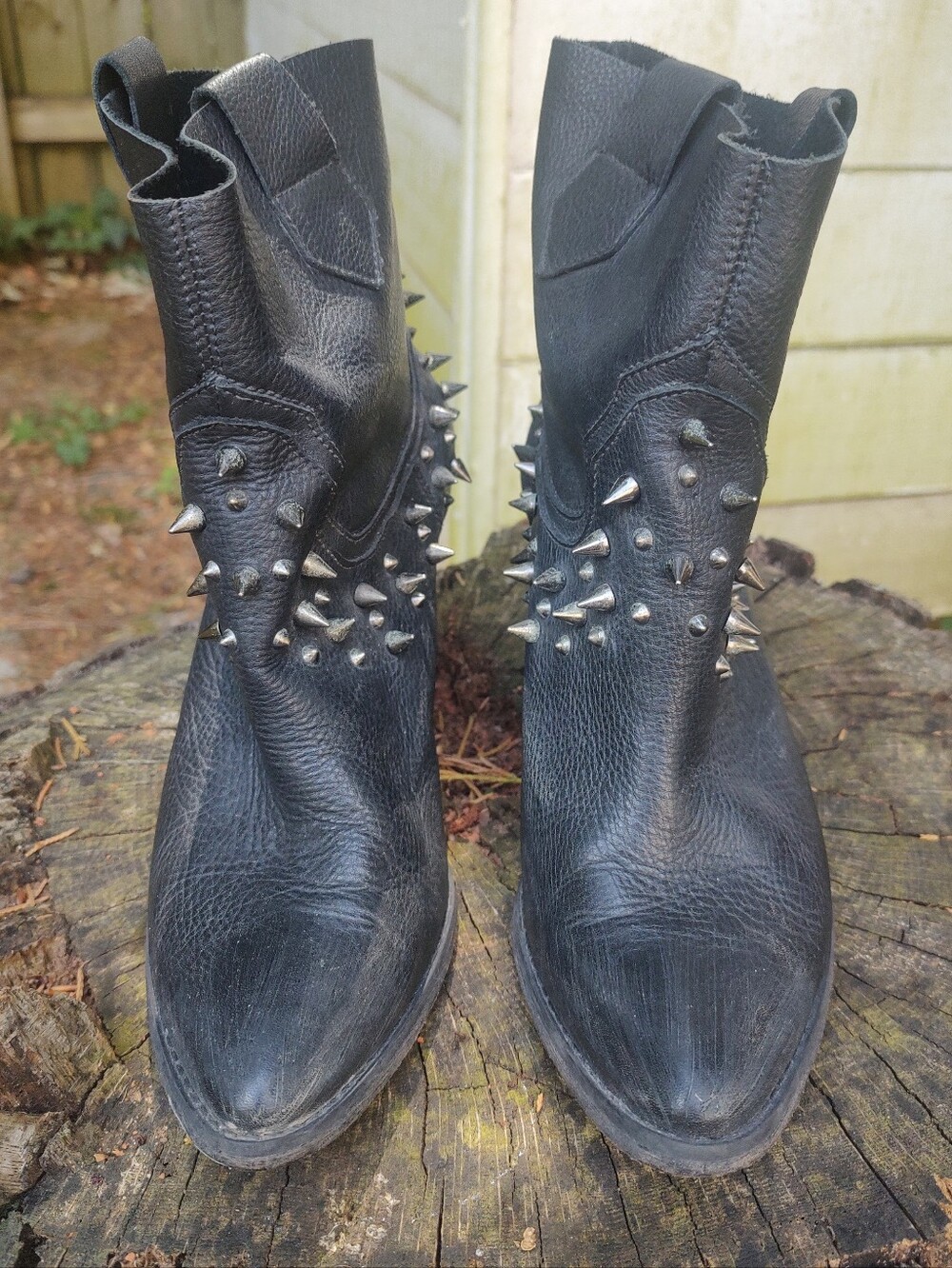 🏵️ Schutz Black Leather Distressed Spiked Punk Cowboy Western Ankle Boots Size